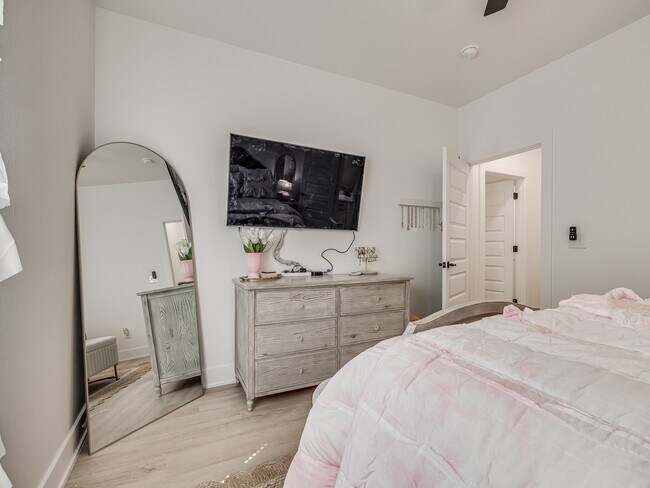 Building Photo - 1676 N Leverett Ave