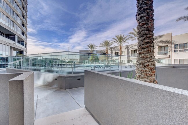 Building Photo - Fully Furnished 2 Bedroom 2 Bath High Rise with Strip Views