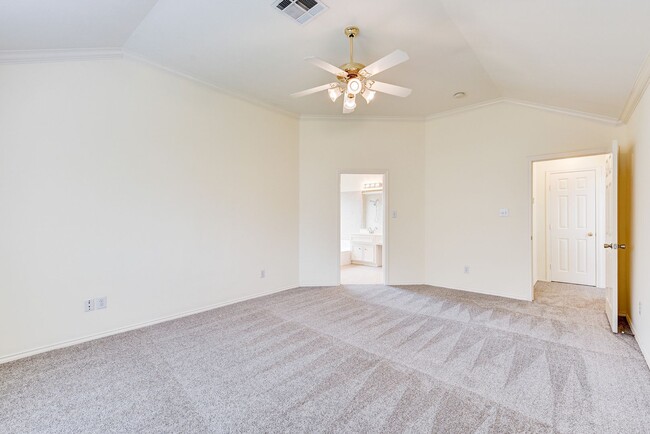 Building Photo - Exquisite 4-Bedroom Home in Copperfield: A...