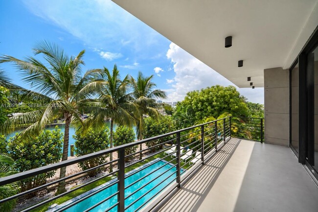 Building Photo - 770 S Shore Dr