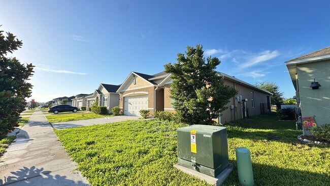 Building Photo - Available NOW! Spacious 4BD/2BA Haven in Villages at Harmony – Your Dream Home Awaits! WASHER & D...