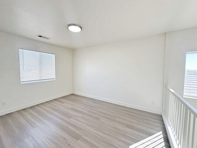 Building Photo - 4 BEDROOM WITH LOFT IN CUL DE SAC IN LONE MOUNTAIN