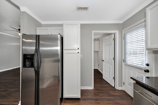 Building Photo - 103 N W Sugar Bluff Ln