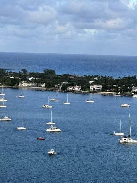 Building Photo - 5600 N Flagler Dr