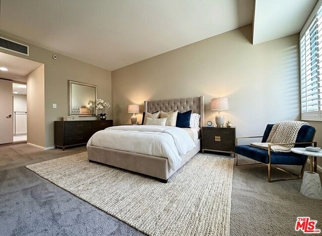 Building Photo - 10520 Wilshire Blvd