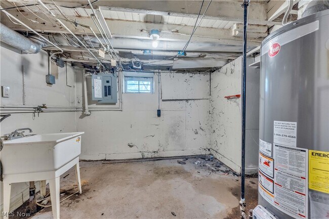 Building Photo - 2150 Glenridge Rd