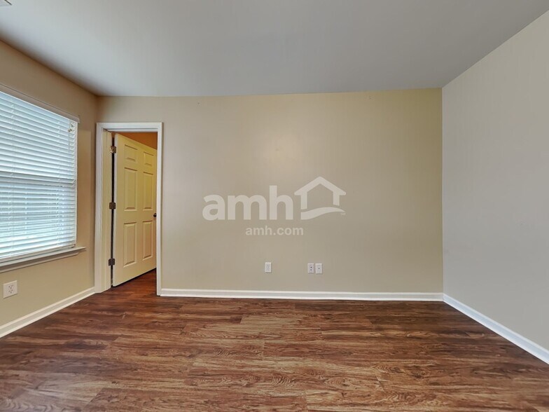 Building Photo - 412 Flint Dr