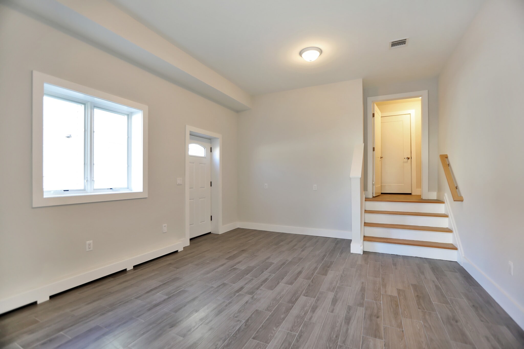 Building Photo - 463 Roff Ave