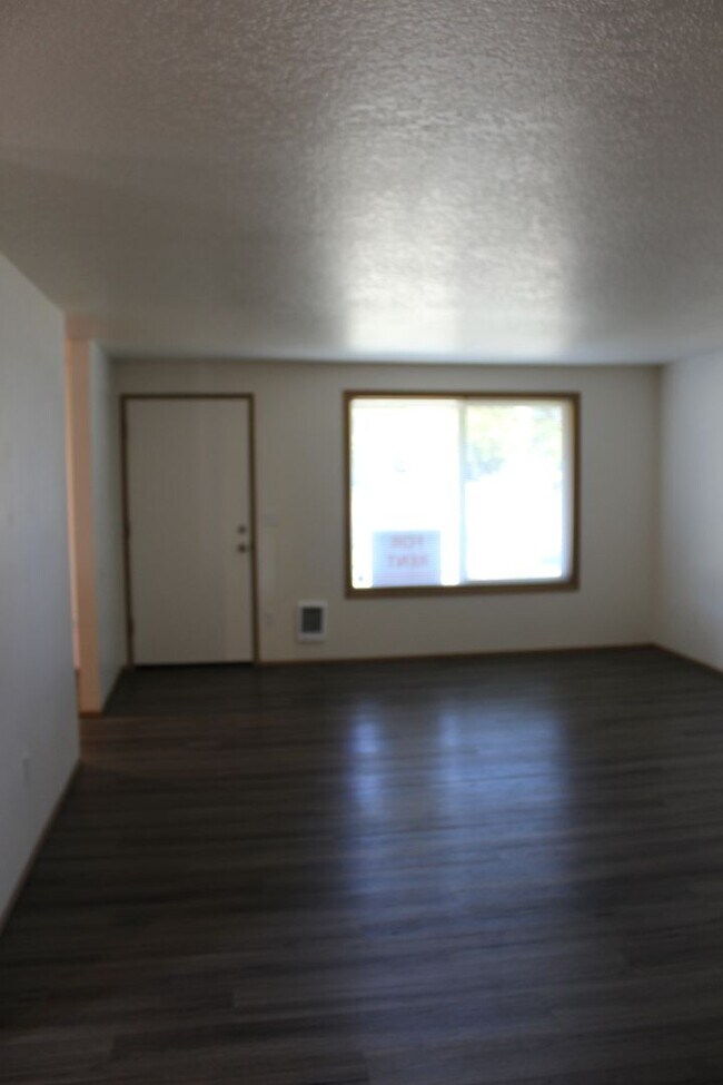 Building Photo - 252 NE Palomar Ct