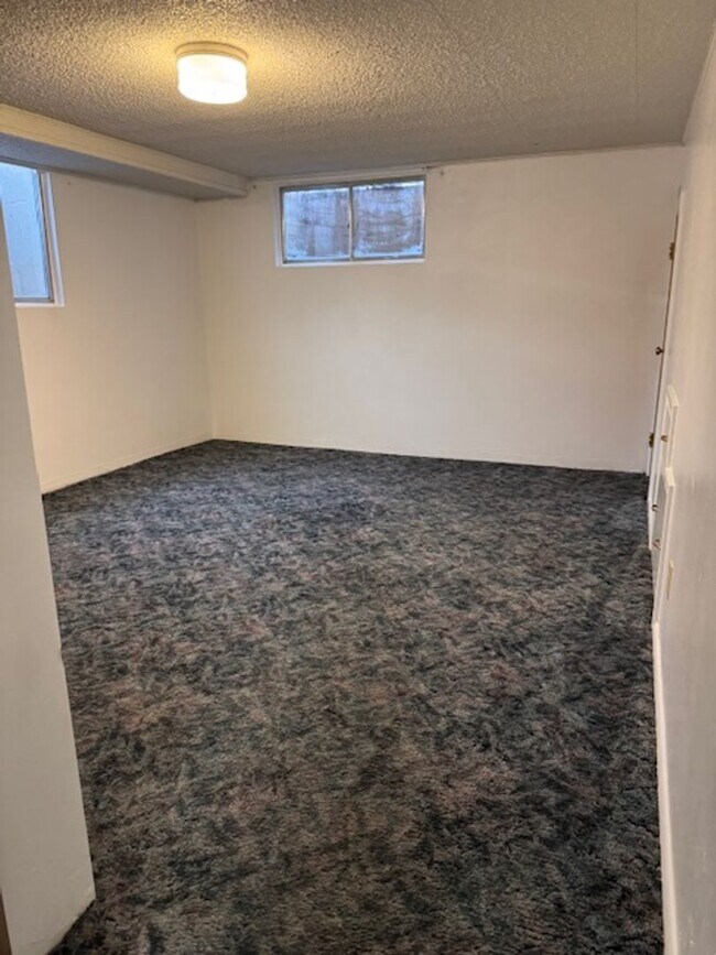 Building Photo - 2405 Sunset Dr