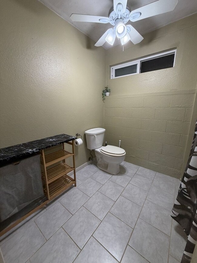 Building Photo - 529 Wainaku St