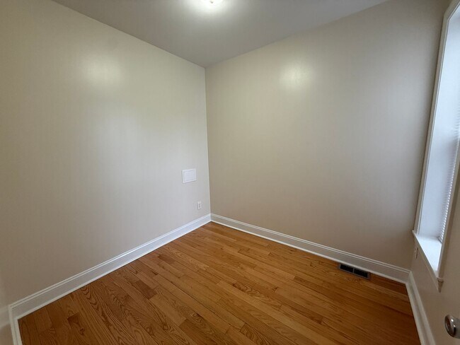 Building Photo - Newly Renovated Townhome in Philadelphia