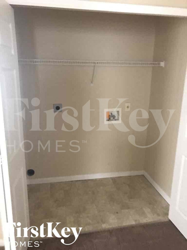 Building Photo - 2420 Ashpoint St