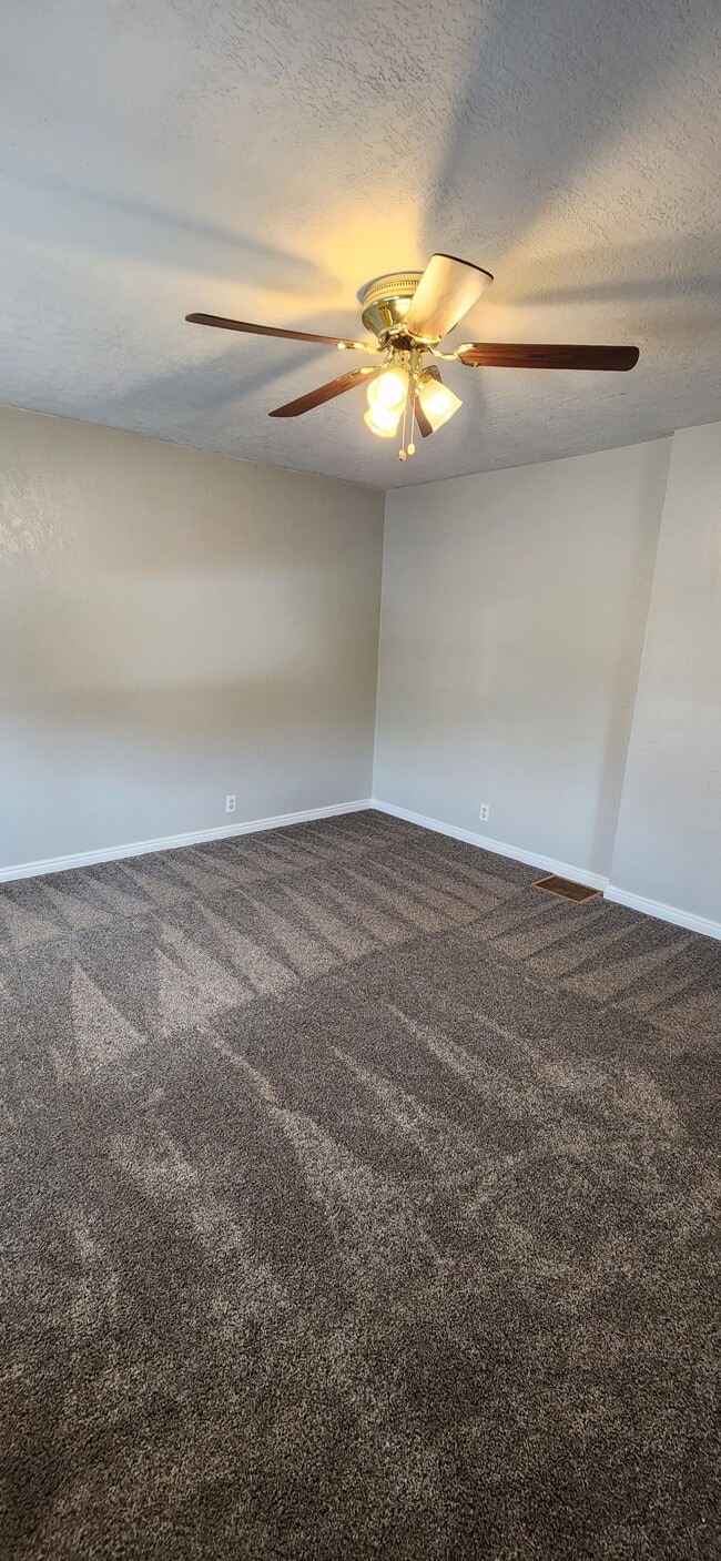Building Photo - 585B S 1200 W