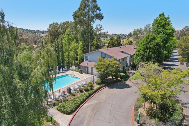 Building Photo - 900 Cambridge Dr