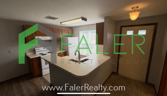 Building Photo - 2 Bed, 1.5 Bath Townhome