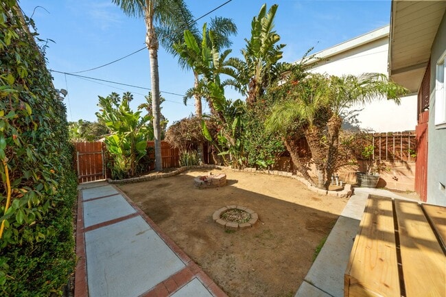Building Photo - Imperial Beach House Stunning  2 bed /1 bath Duplex w Garage, Yard, + A/C