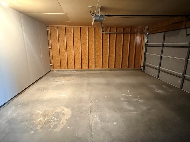 Building Photo - 1910 E California Ave