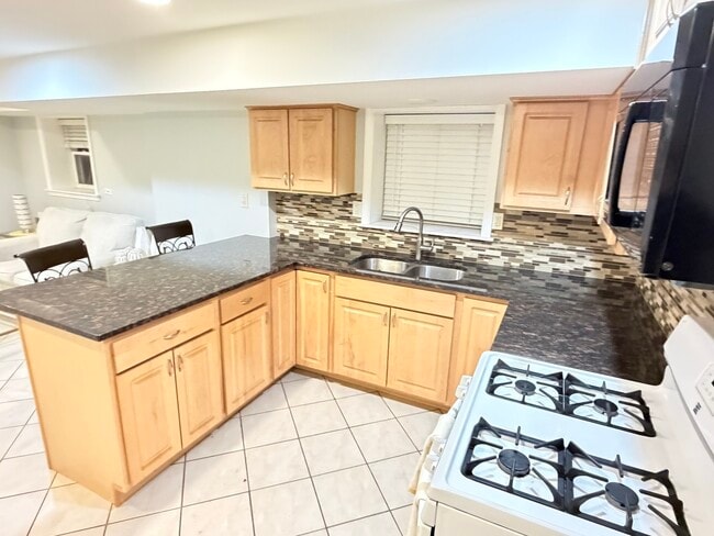 Building Photo - 2326 N Kostner Ave