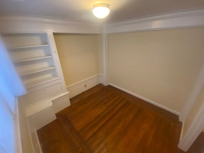 Building Photo - Advent - Gorgeous 5 Bedroom Home With Front/Backyard, Driveway & Washer/Dryer!