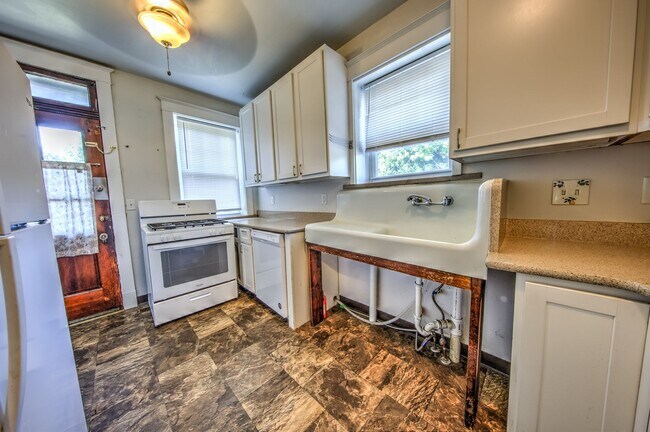 Building Photo - 5231 S Grand Blvd