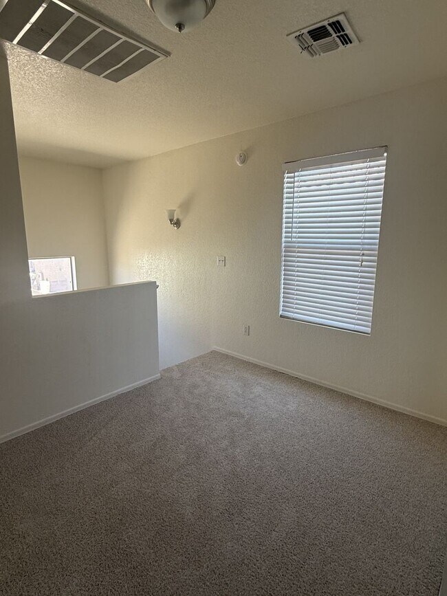 Building Photo - 2448 E Hazeltine Way