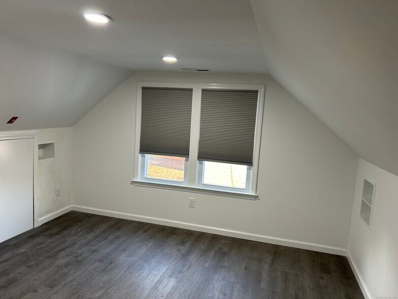 Building Photo - 13 Leuvine St