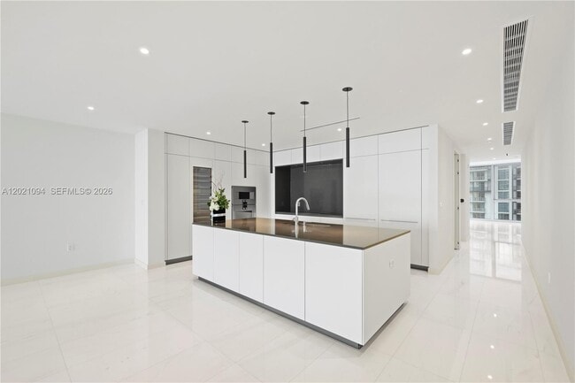 Building Photo - 300 Biscayne Blvd Way