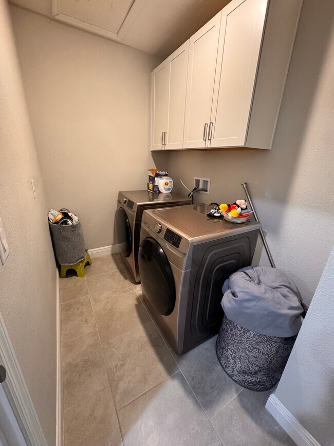 Building Photo - 10916 Honor Rd