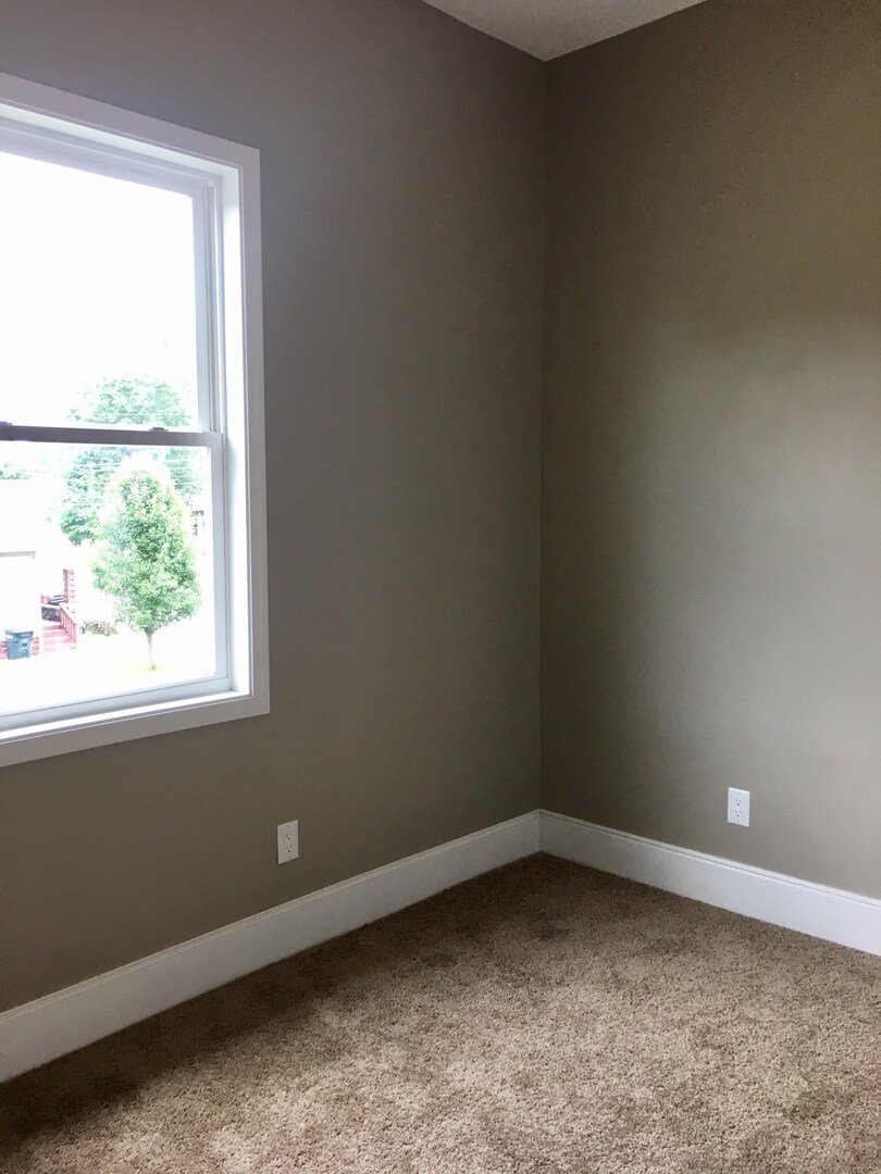 Building Photo - 621 E Chestnut St