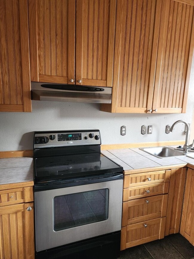 Building Photo - 2 bedroom with 1 bath