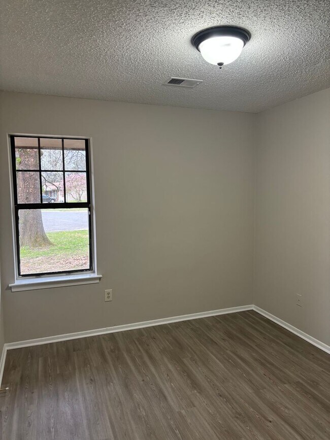 Building Photo - 5840 Gray Cove