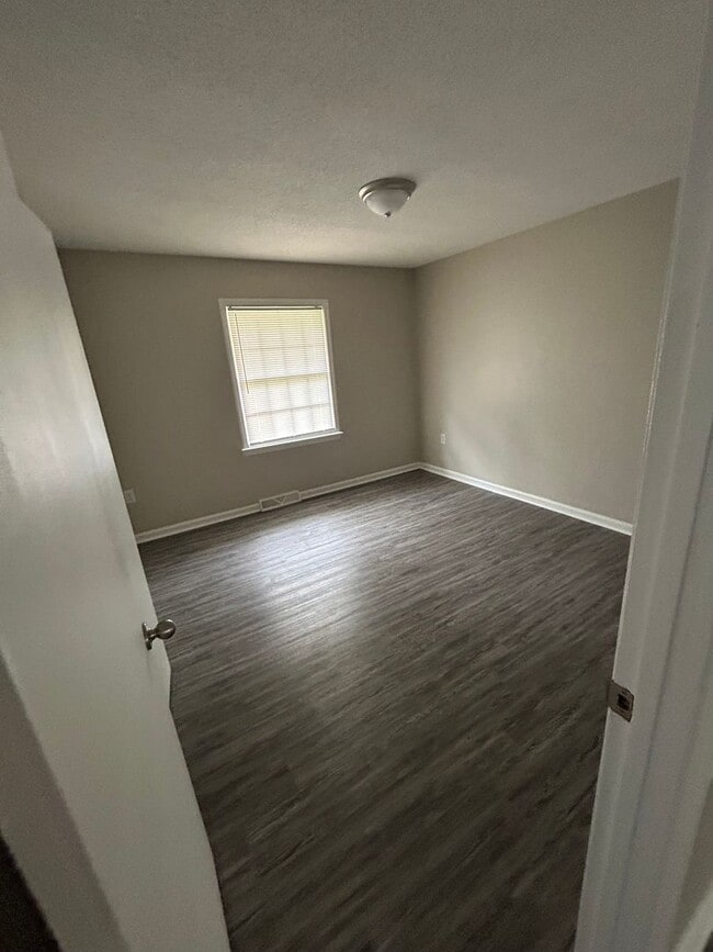 Building Photo - 3 bedroom, two bath home for rent