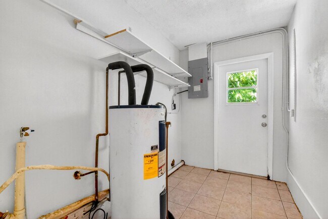 Building Photo - 775 Snead Cir