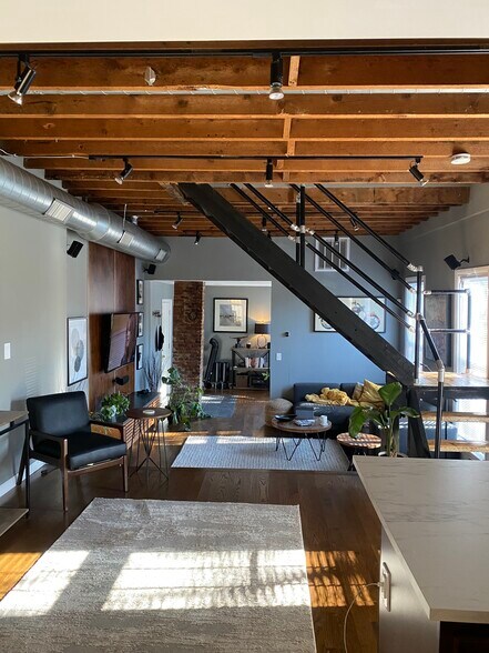Primary Photo - 66 Rawson St