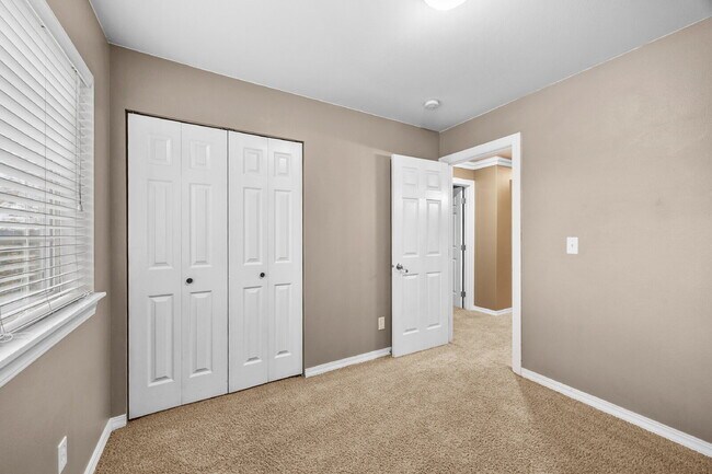 Building Photo - **NO SHOWINGS!! We have an application already on this property** This beautiful light filled hom...