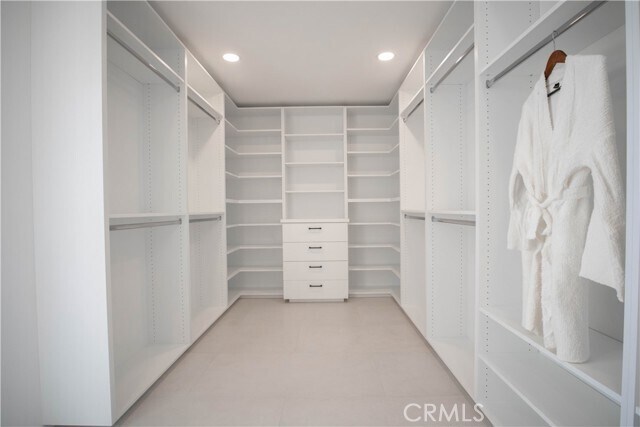 Building Photo - 46860 Amir Dr