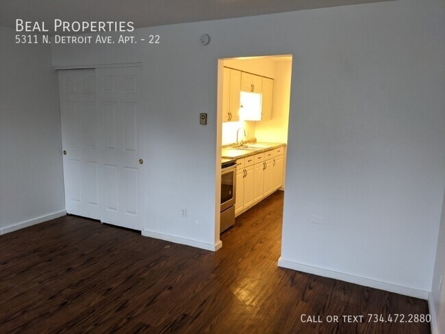 Building Photo - 5311 N Detroit Ave