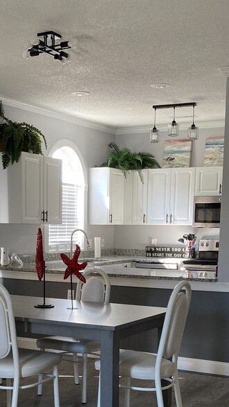 Building Photo - 4231 Hibiscus Dr