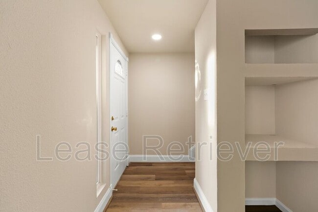 Building Photo - 940 Palm Cir