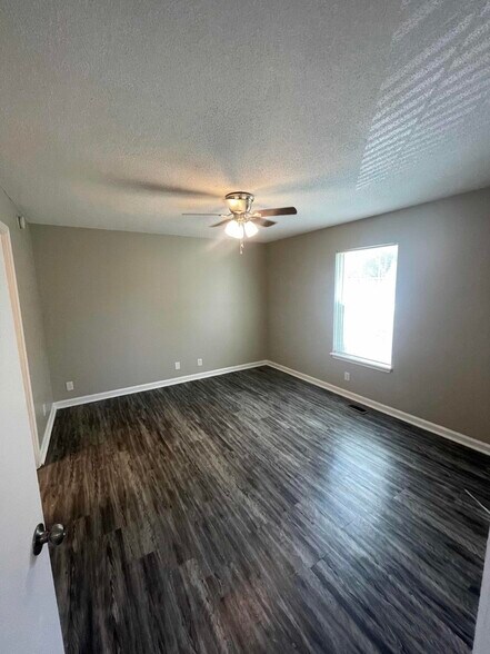 Building Photo - 641 Miles Ct