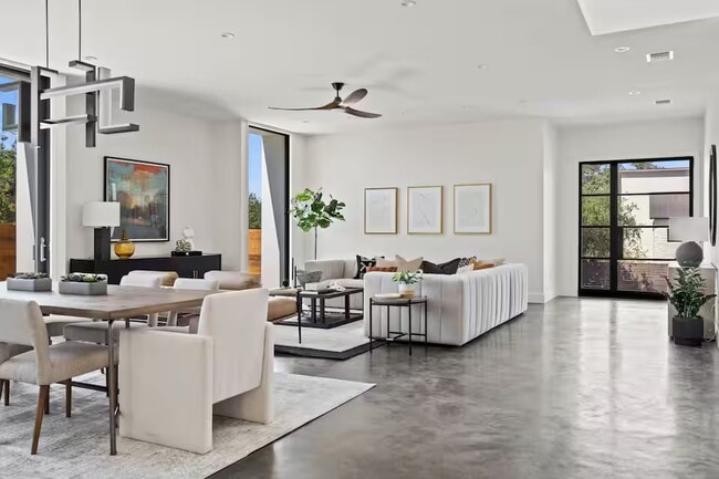 Building Photo - 2109 Barton Hills Dr