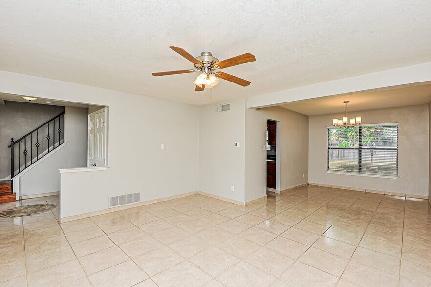 Building Photo - 7529 Ashwood Cir