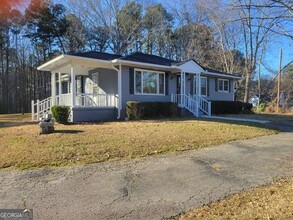 Building Photo - 5012 Suwanee Dam Rd