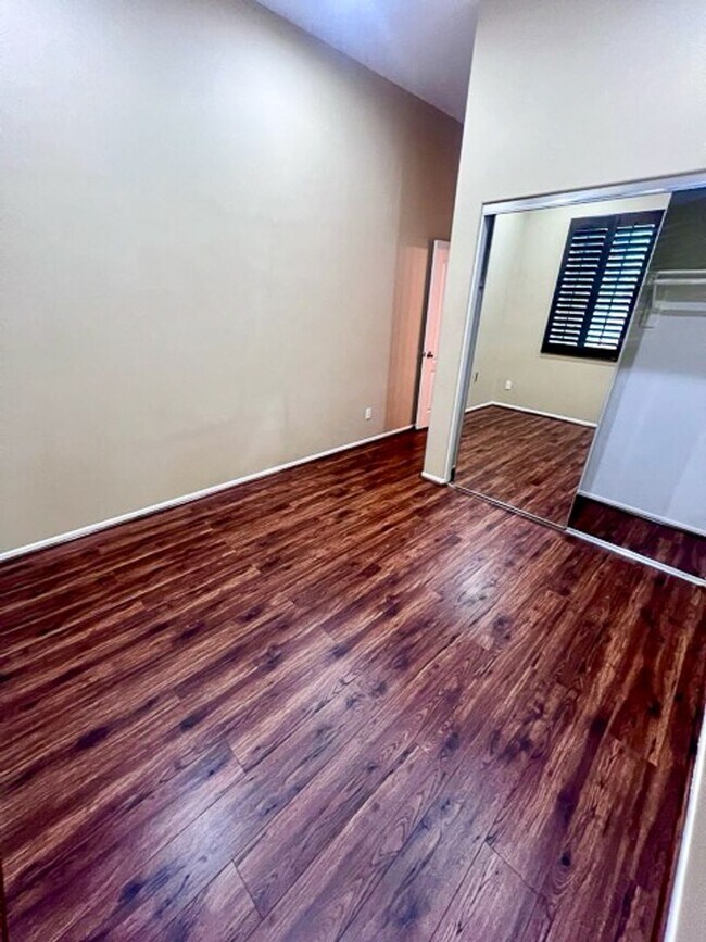 Building Photo - 5 bedroom Winchester home with a 3 car garage for LEASE!