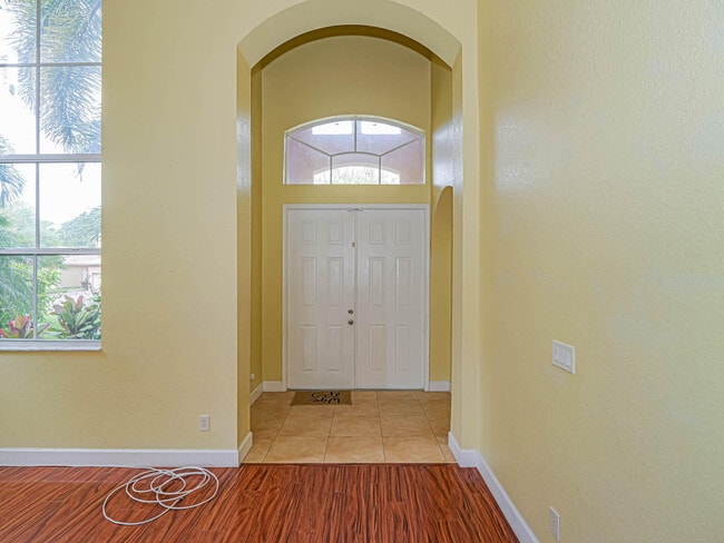 Building Photo - 5648 Spanish River Rd