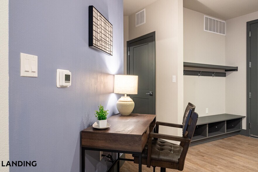 Building Photo - 415 E 2nd St S