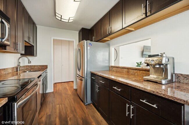 Building Photo - 1560 N Sandburg Terrace