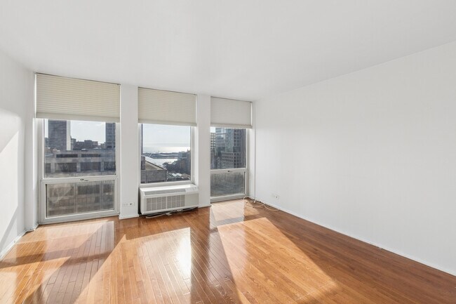 Building Photo - 111 E Chestnut St