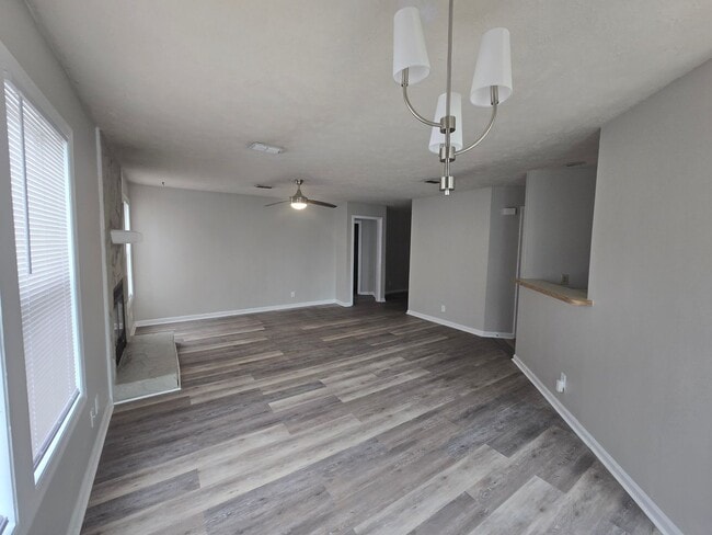 Building Photo - 6821 Willowbrook Dr